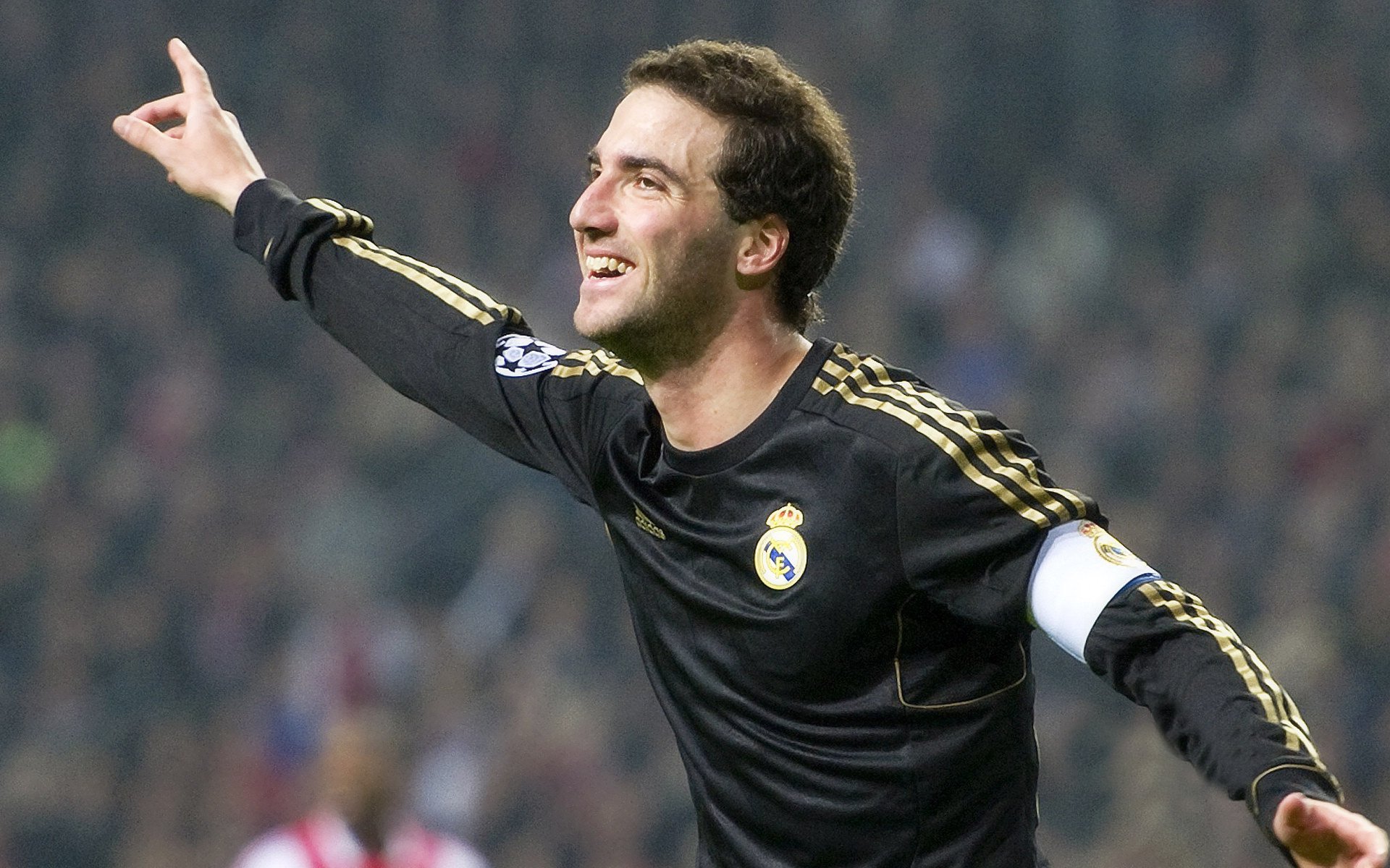 哥斯达黎加火力全开，欧冠决赛级别的战术压制让委内瑞拉难以喘息