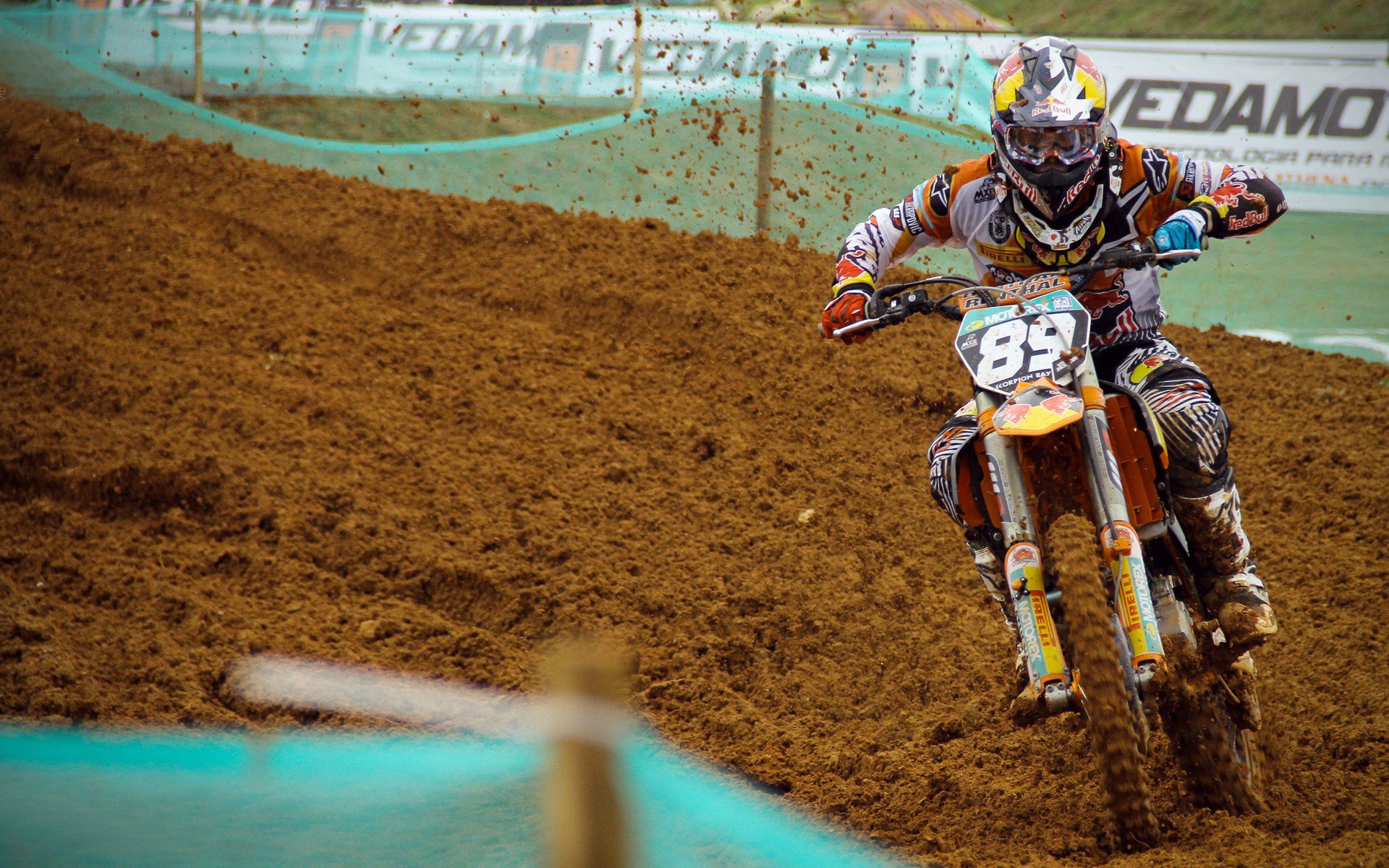 赛道霸权更迭,哈斯车队全面碾压雷诺,勒克莱尔惊艳四座书写新传奇